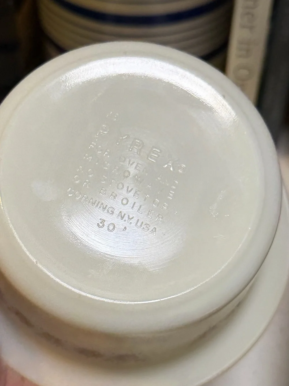 Pyrex Vintage Butterfly Gold Butter Tub Dish with Plastic Lid - Picture 4 of 4